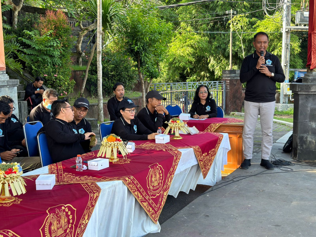 Pelaksanaan Bulan Bakti Gotong Royong Desa Pecatu Tahun Hadir